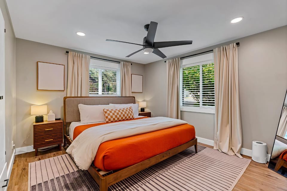 Bed, Photo of the whole room, Bedroom