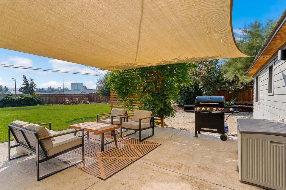 Patio, BBQ facilities, Garden, Hot Tub, Seating area