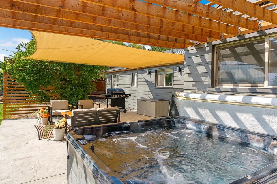 Patio, BBQ facilities, Hot Tub, Seating area