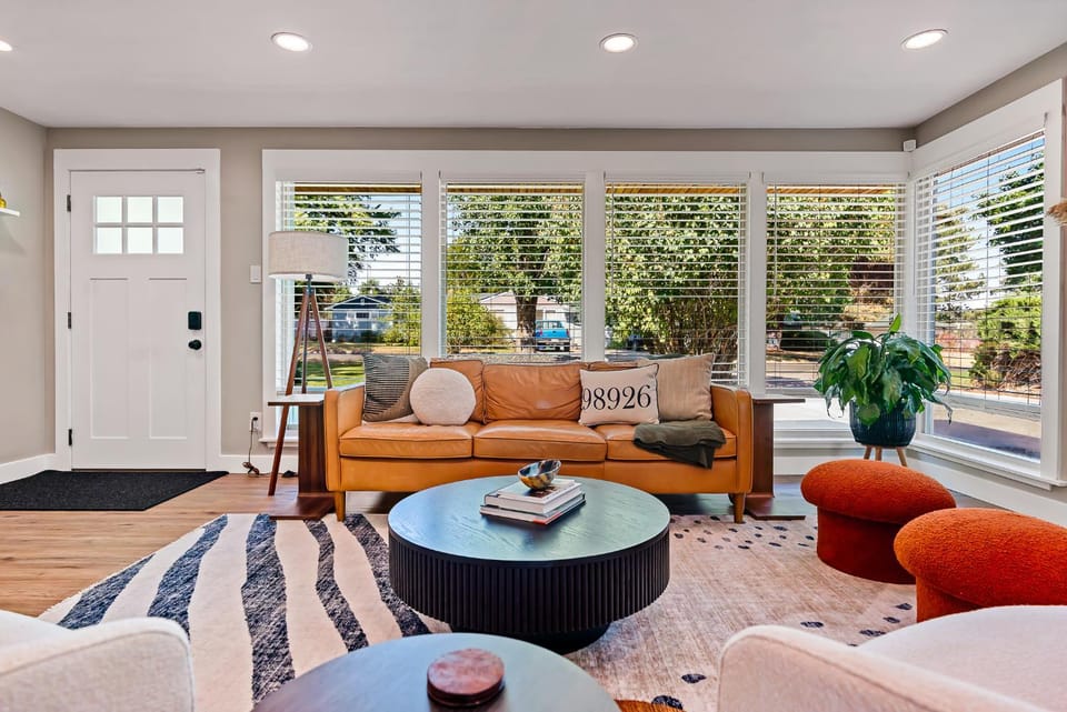 View (from property/room), Living room, Seating area