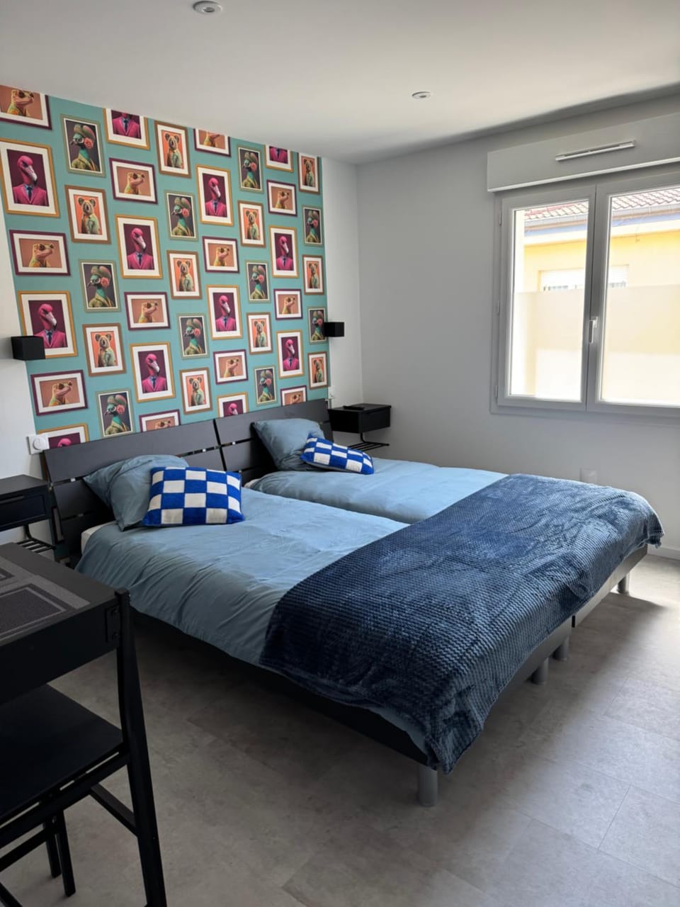 Photo of the whole room, Bedroom