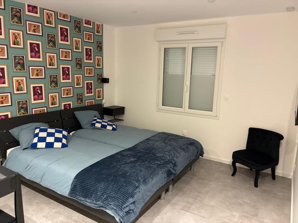 Bed, Photo of the whole room