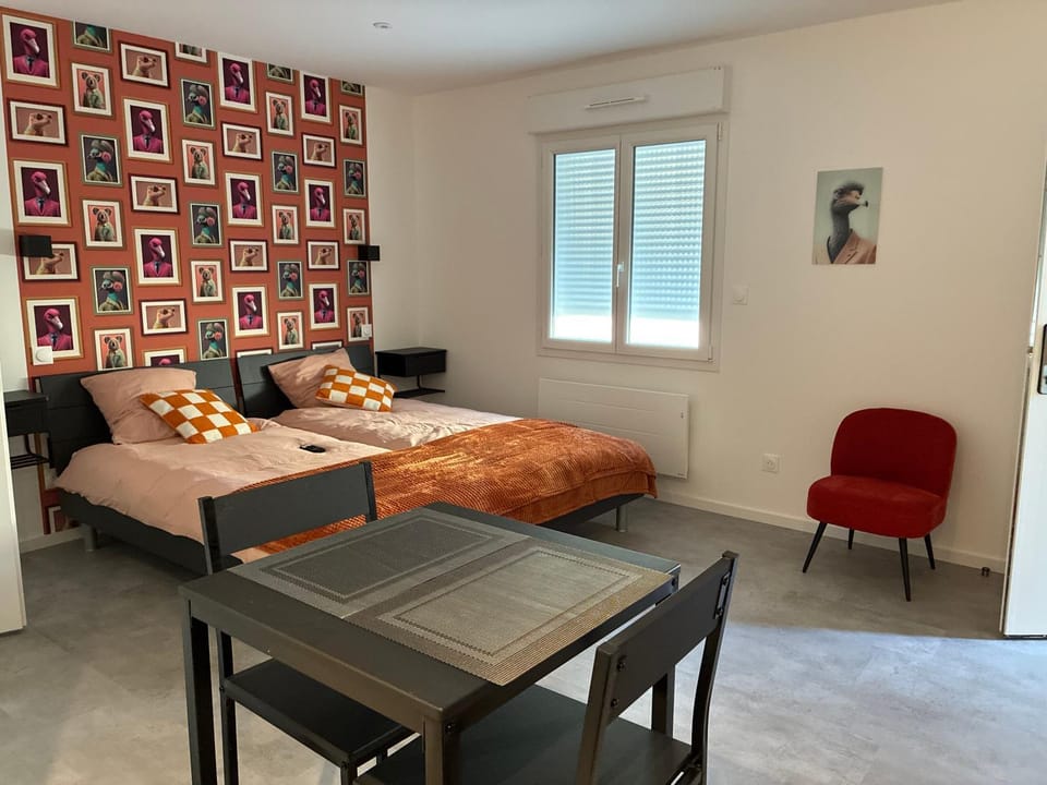 Photo of the whole room, Bedroom