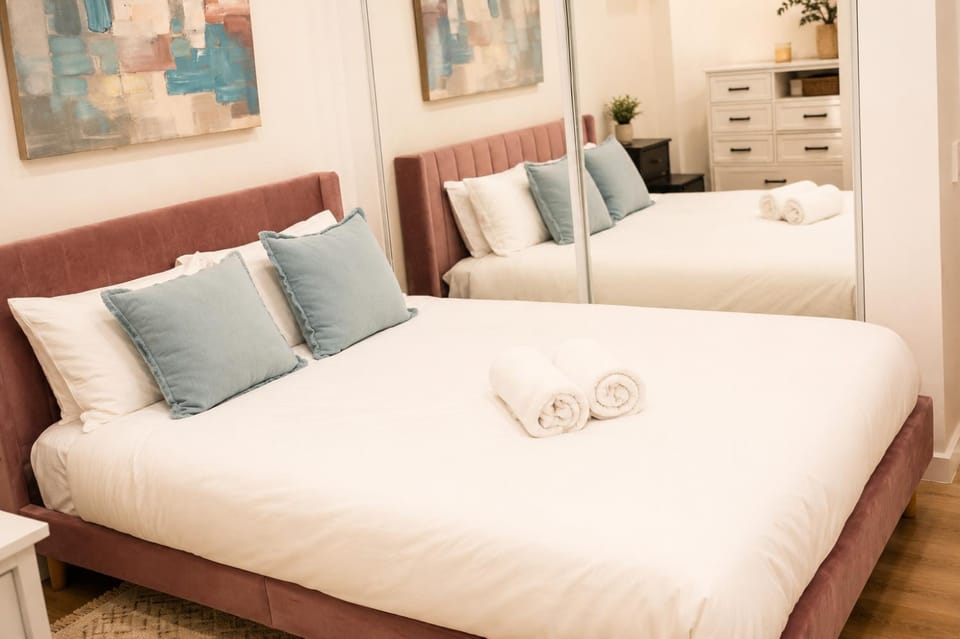 Luxury 2BR Guesthouse Near The Grove House in San Fernando Valley