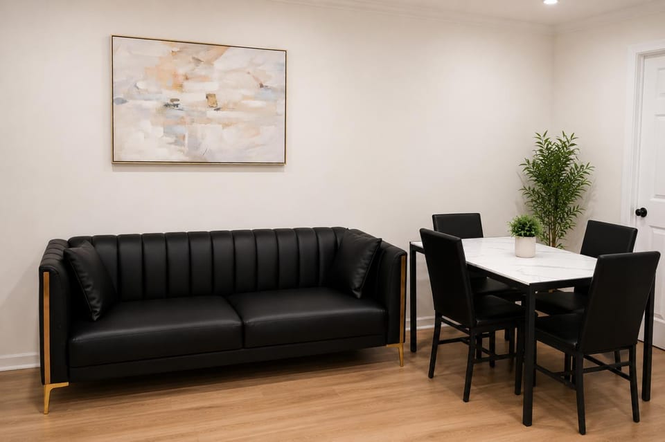 Luxury 2BR Guesthouse Near The Grove House in San Fernando Valley