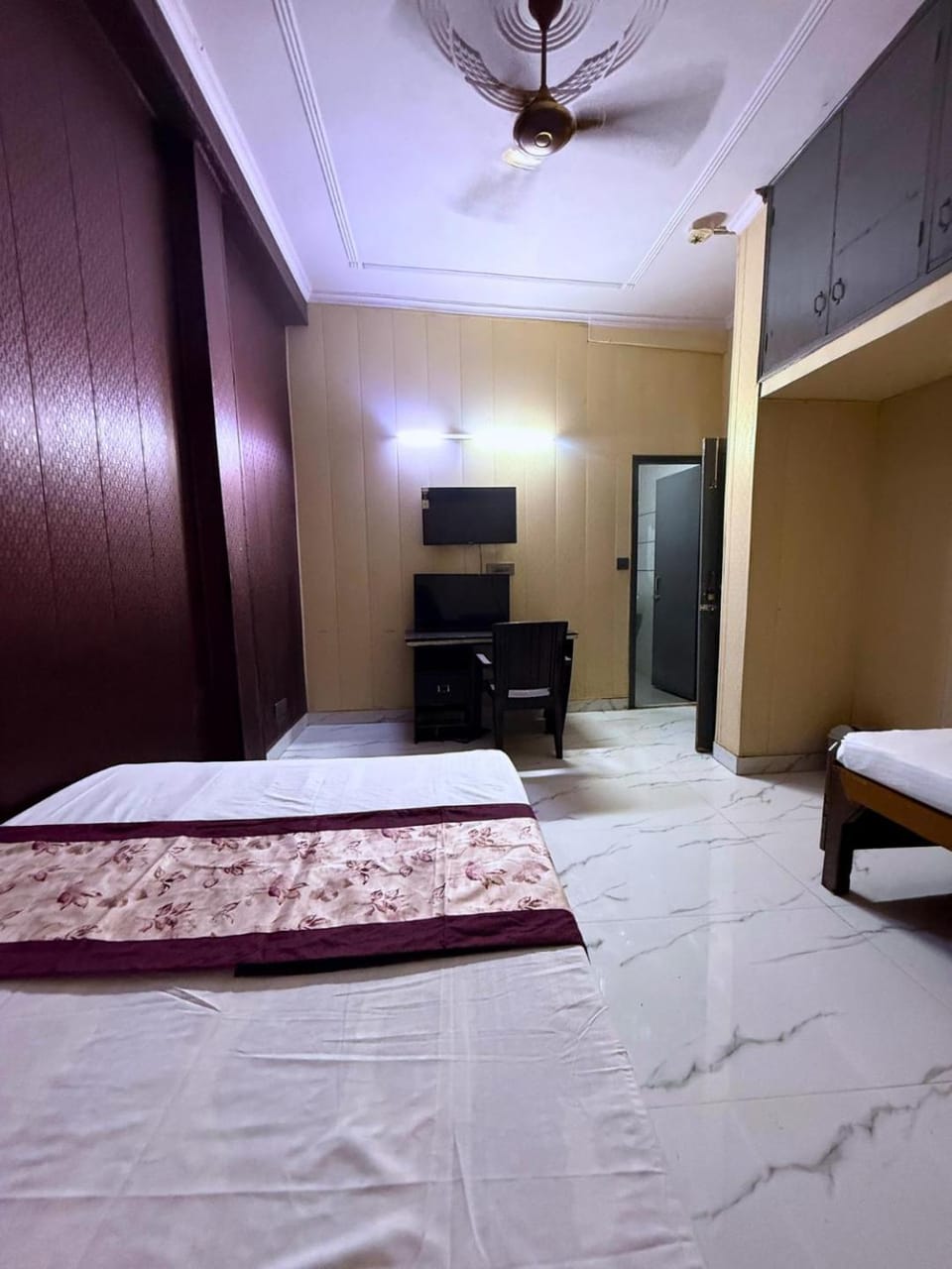 Bed, TV and multimedia