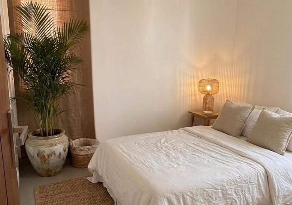Bed, Bedroom, air conditioner