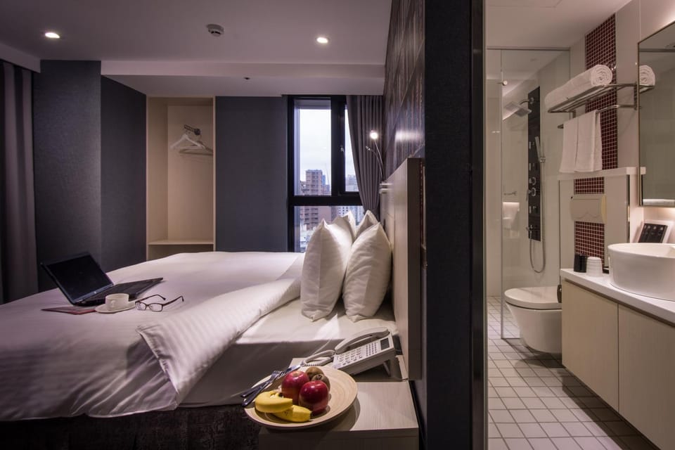Bathroom, Photo of the whole room, Bedroom