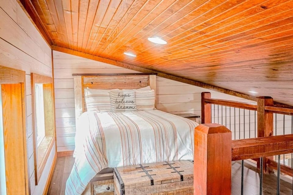 Pet Friendly Broken Bow Cabin with Private Hot Tub Near Beavers Bend State Park Cabin in Broken Bow