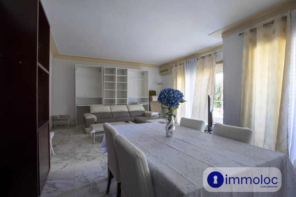 Spacious apartment with terrace in the Cimiez district Apartment in Nice
