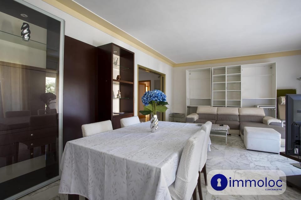 Spacious apartment with terrace in the Cimiez district Apartment in Nice