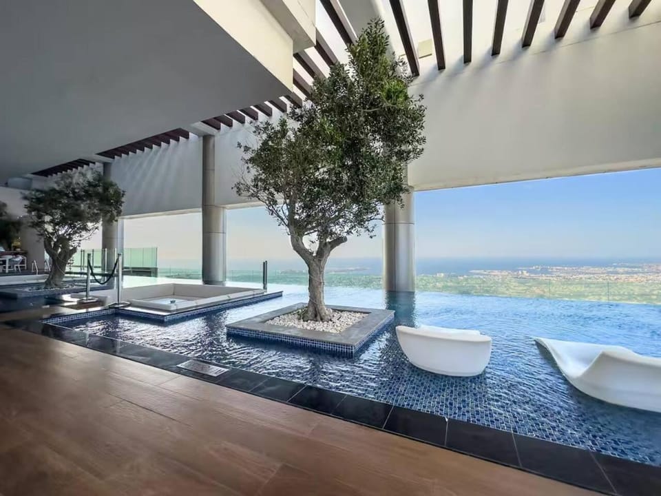 1-Bedroom Apartment with Burj Khalifa View and Infinity Pool - Downtown Dubai Apartment in Dubai