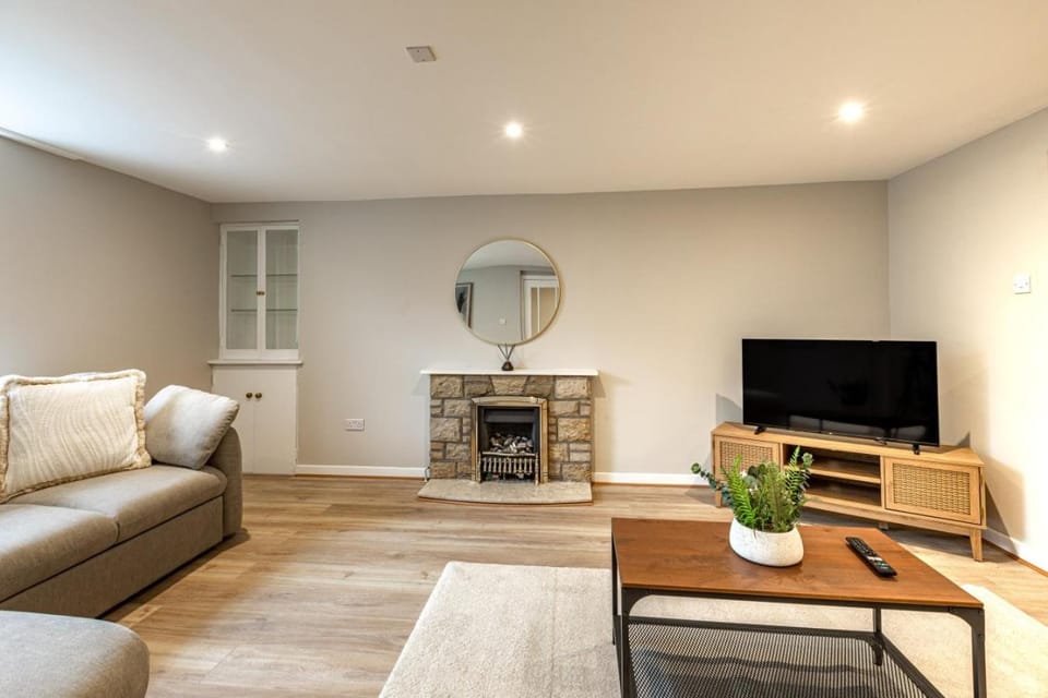 Elegant 3BDR Basement flat in Hawick - Sleeps 5 - Free parking House in Hawick