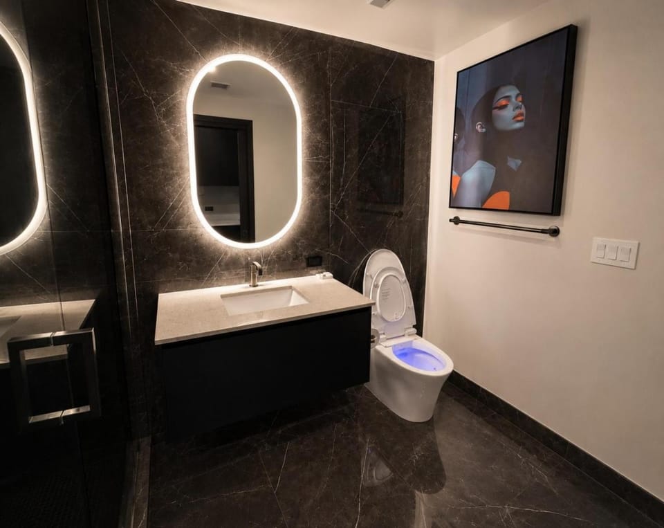 E2304 Stylish New Studio in Downtown Miami House in Miami