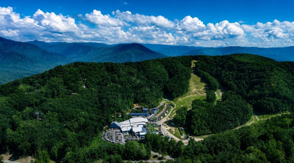 Heavenly Hideaway - Indoor Outdoor Pools- Hot Tubs- Private Balcony House in Gatlinburg