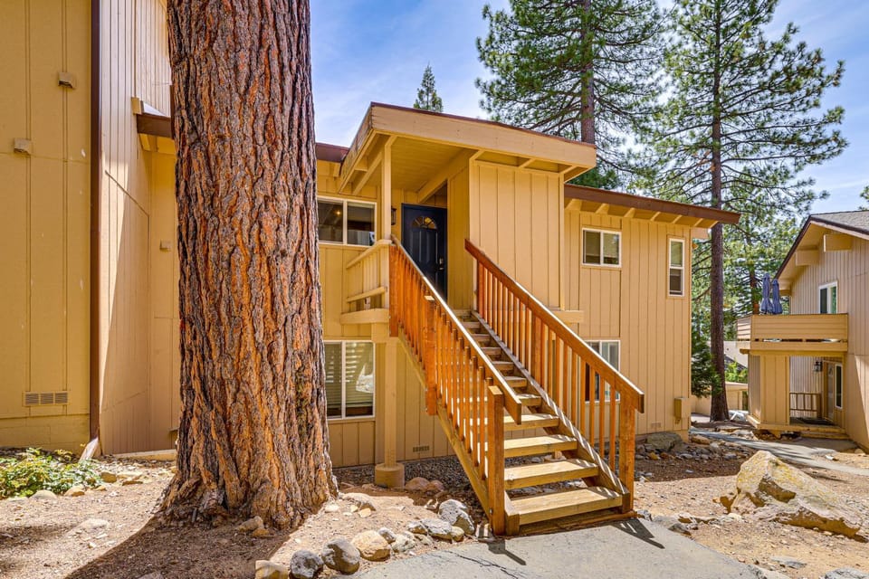 Lake Tahoe! Boating, Beach, Golf, Pool & Skiing House in Incline Village