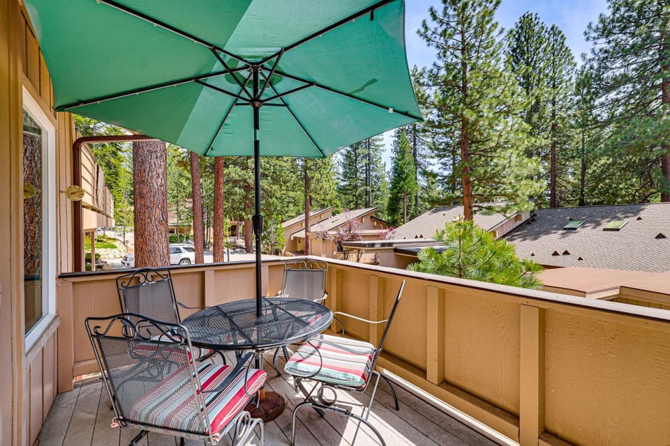 Lake Tahoe! Boating, Beach, Golf, Pool & Skiing House in Incline Village