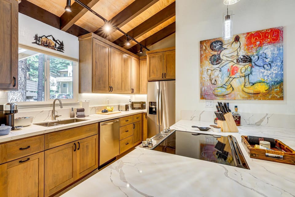 Lake Tahoe! Boating, Beach, Golf, Pool & Skiing House in Incline Village