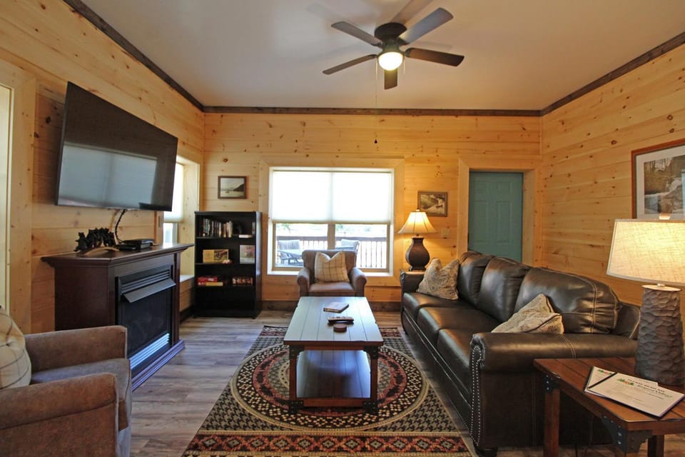Mountain Honeymoon Affordable, Pet Friendly Rental in Bryson City Villa in Bryson City
