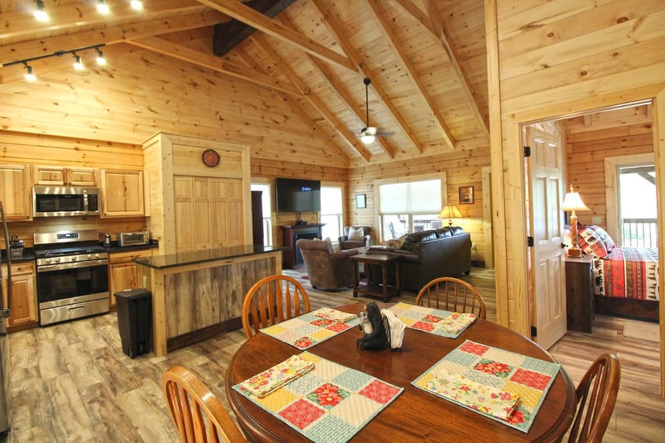 Moose Tracks Downtown Veranda Level Cabin with Hot Tub Cabin in Bryson City