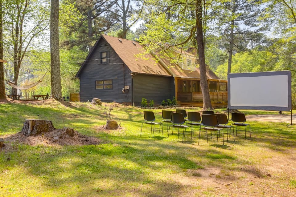 Group Entertainment Oasis! 3-Unit Lithonia Getaway House in Georgia