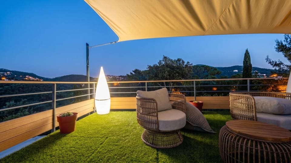Lounge or bar