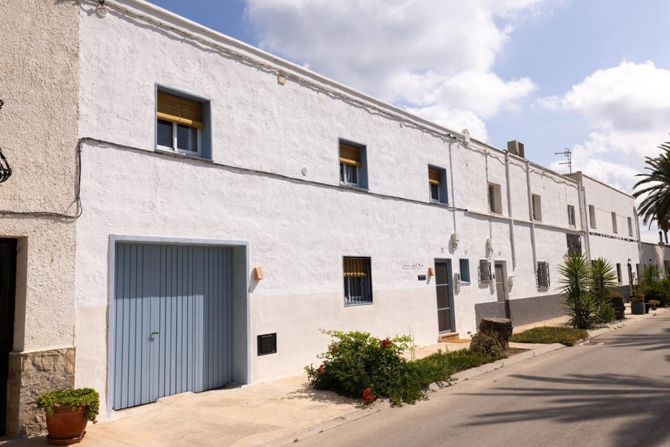 Property building, Facade/entrance, Off site