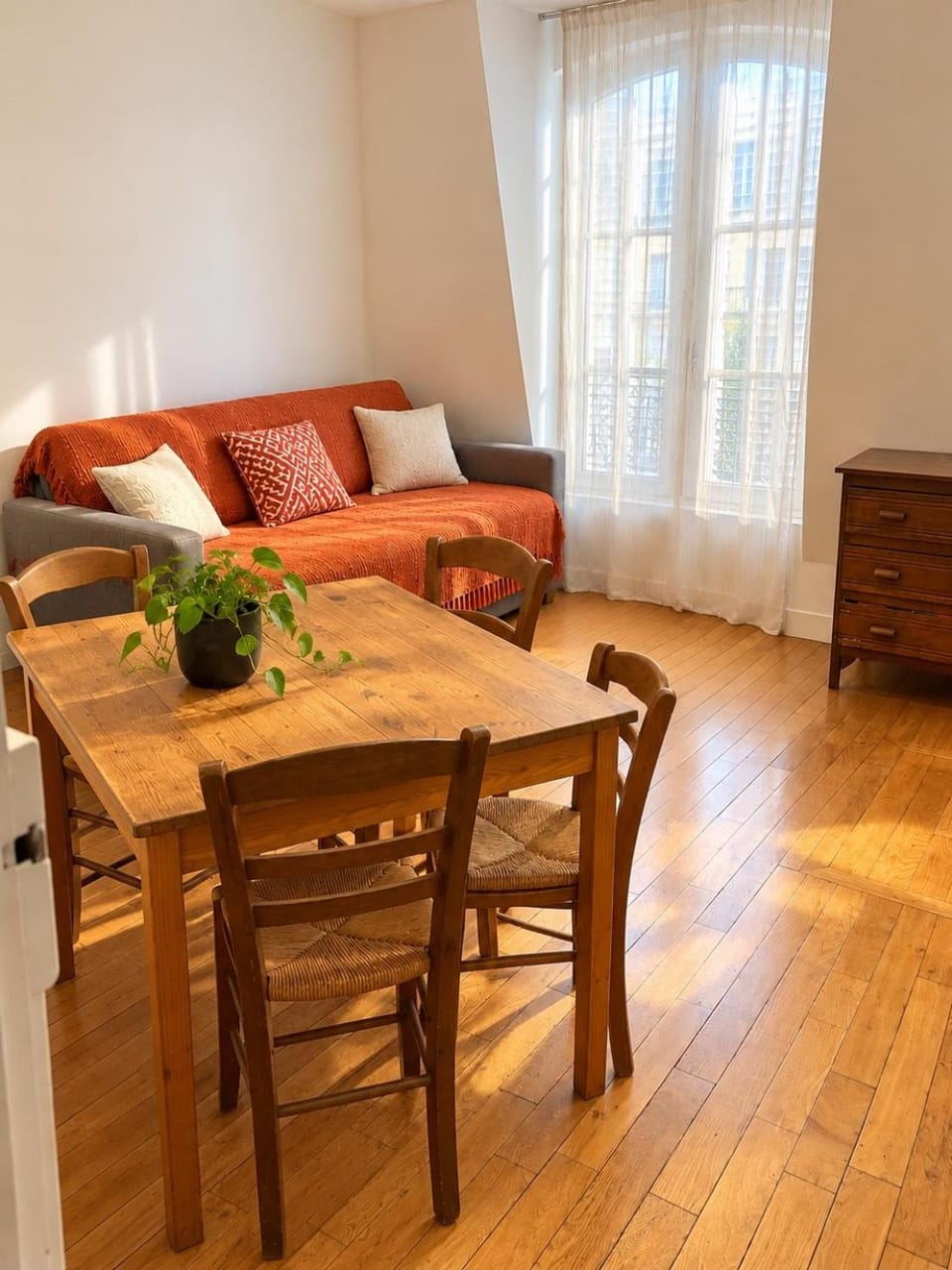 Appartement Parisien, Gambetta Père Lachaise Apartment in Paris