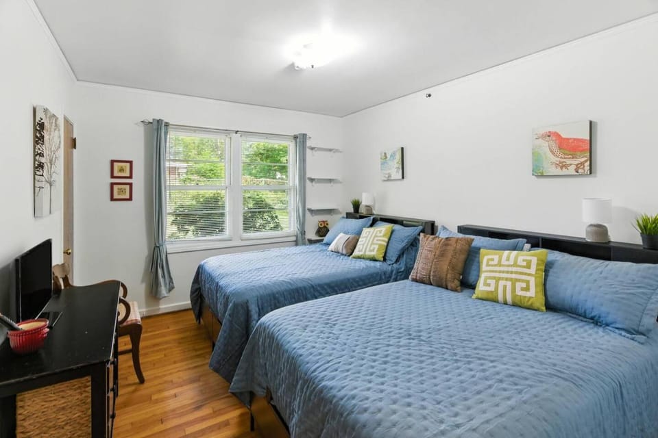 Charming Ranch, 2BR Oasis Downtown Travelers Rest House in Travelers Rest