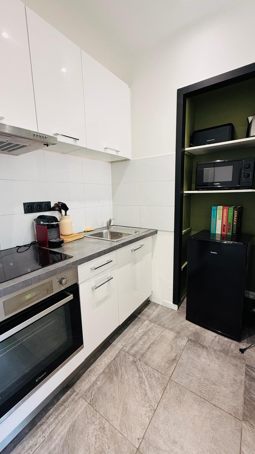 Kitchen or kitchenette