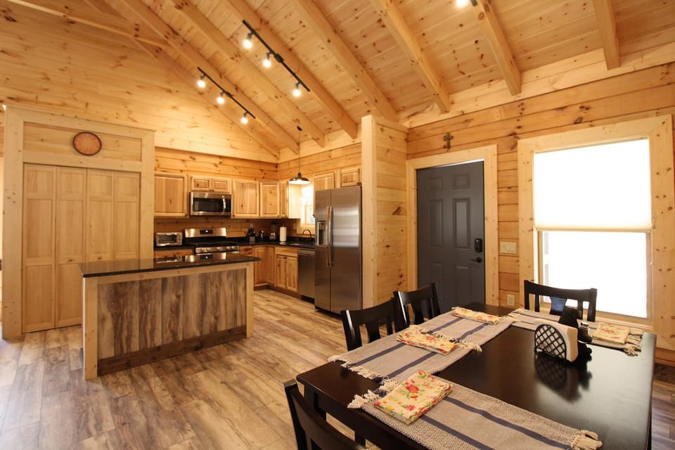 Serenity Cabin Lovely Veranda Level Cabin in the Heart of Bryson City Cabin in Bryson City