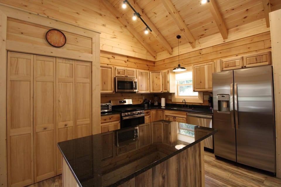 Serenity Cabin Lovely Veranda Level Cabin in the Heart of Bryson City Cabin in Bryson City