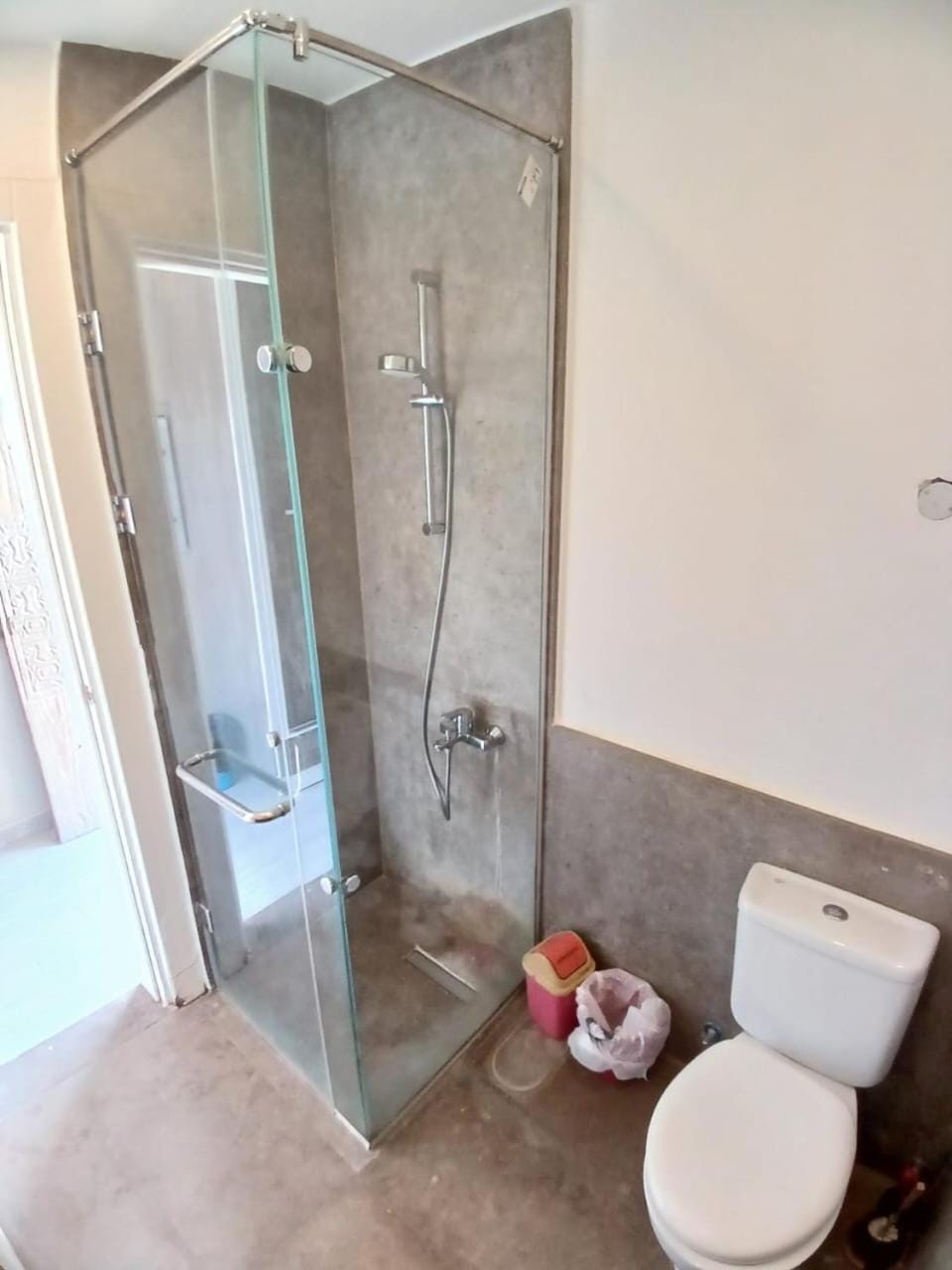 Shower, Toilet, Bathroom, bidet, towels
