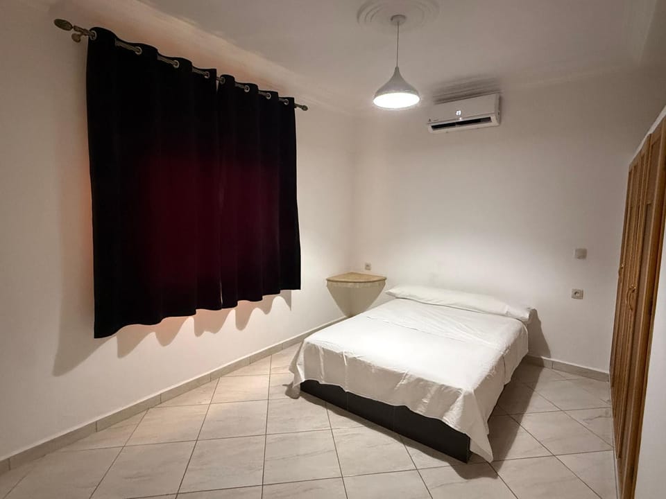 Bed, Photo of the whole room, Bedroom, air conditioner