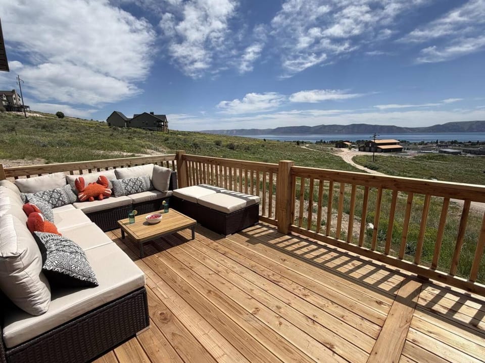 View (from property/room), Balcony/Terrace, Seating area, Lake view
