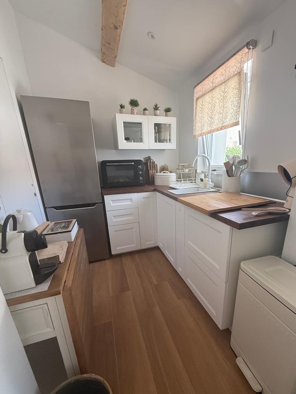 Kitchen or kitchenette, kitchen