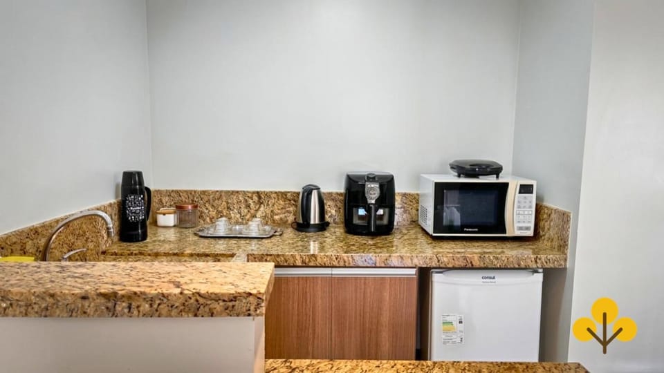 Coffee/tea facilities, Kitchen or kitchenette, locker, microwave, minibar