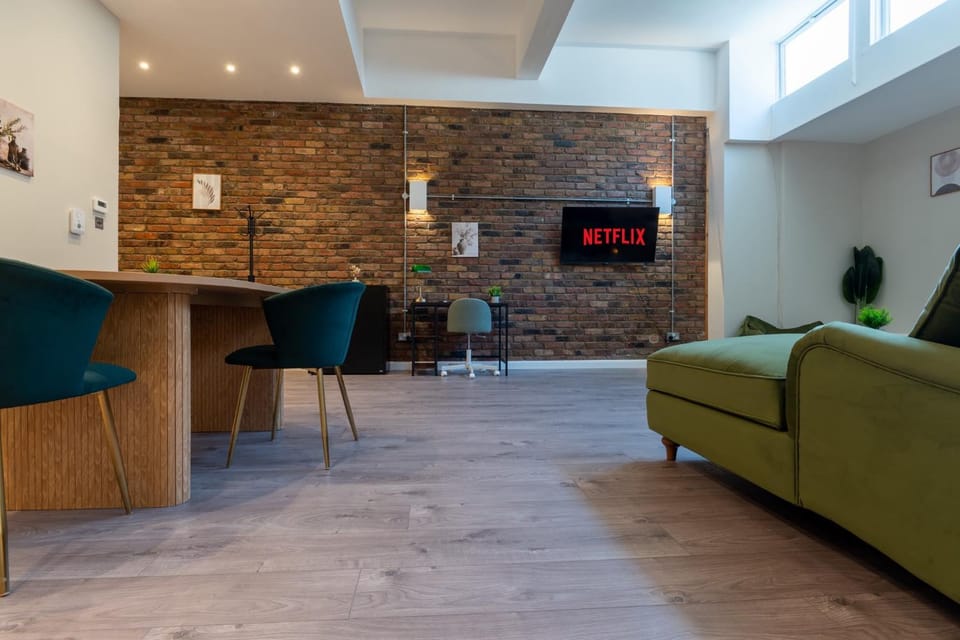 Eagle Wharf Grand Residence Apartment in London Borough of Islington
