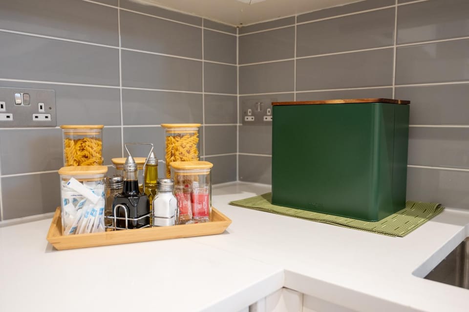 Eagle Wharf Grand Residence Apartment in London Borough of Islington