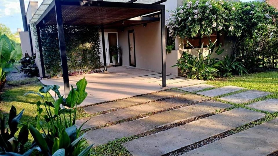 Espectacular casa en Country del golf, Tucumán House in Yerba Buena