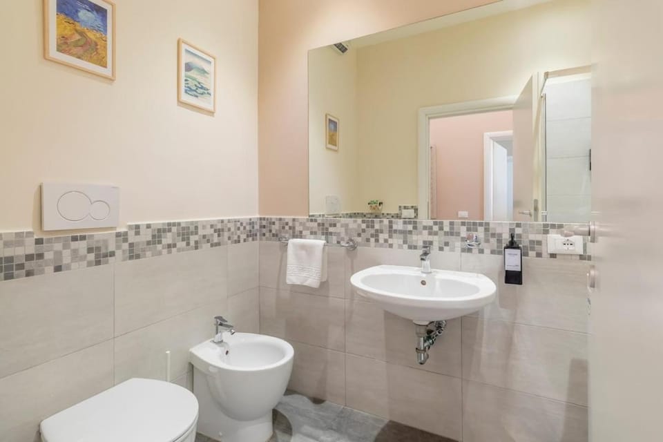 AureaLiving - Maison Vaticano 2 Bedrooms, 2 Baths & Metro A Apartment in Rome