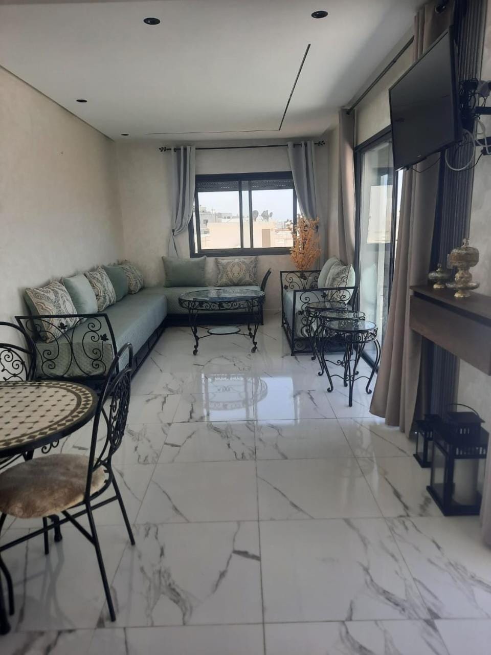 Living room, Seating area, Dining area
