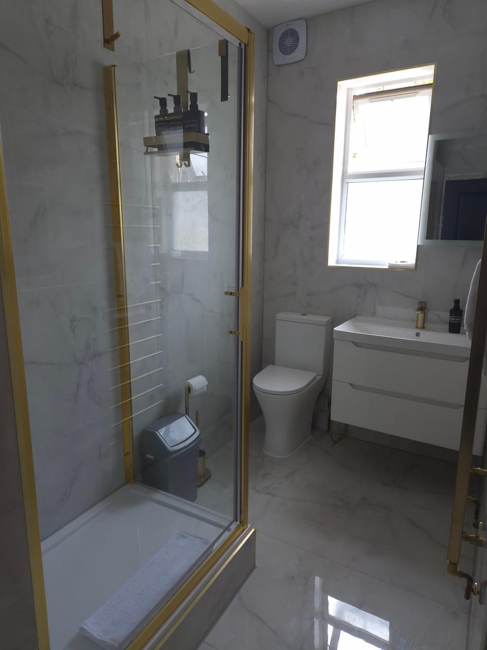 Toilet, Bathroom, towels