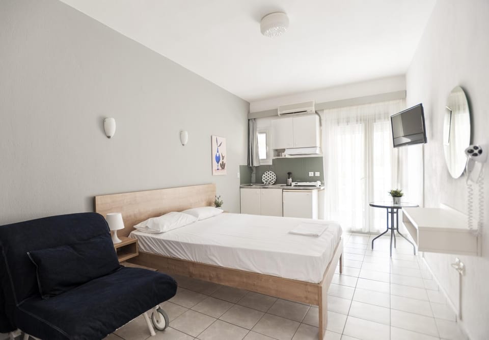 Bed, Kitchen or kitchenette, Photo of the whole room, Bedroom