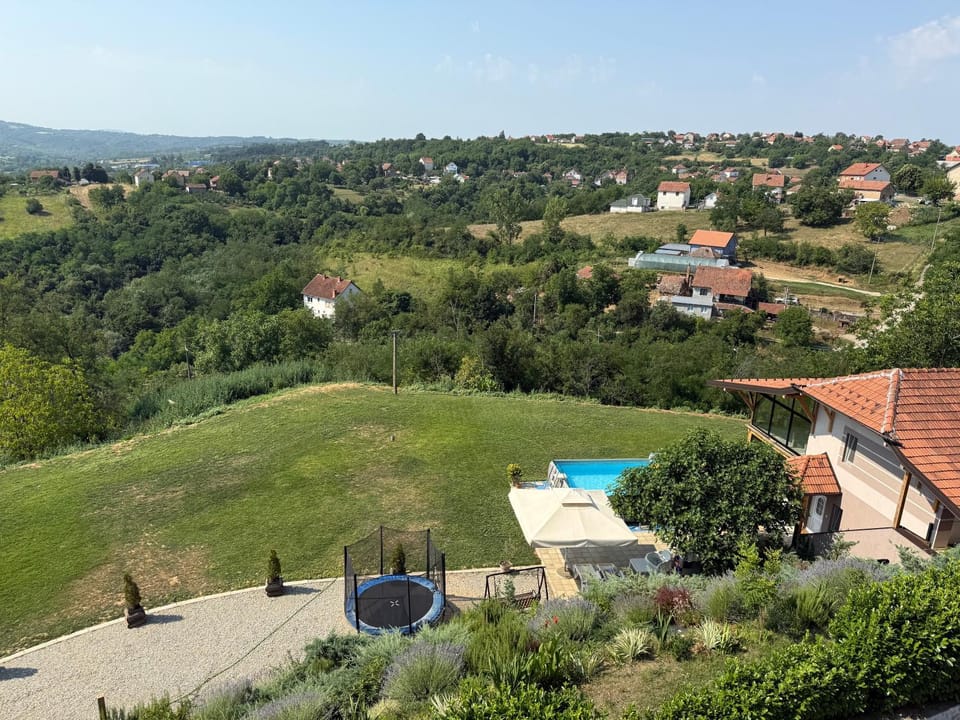 Porodicni park V&N House in Serbia