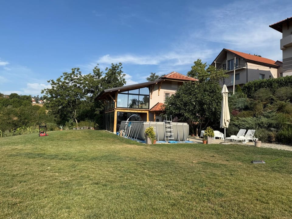 Porodicni park V&N House in Serbia