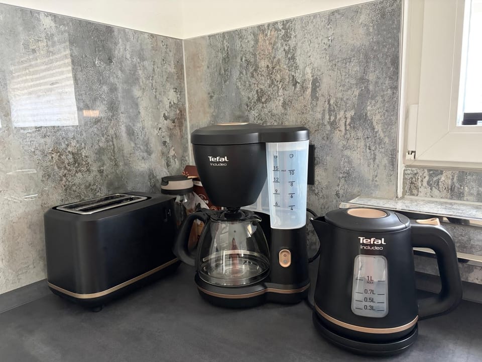Coffee/tea facilities, toaster