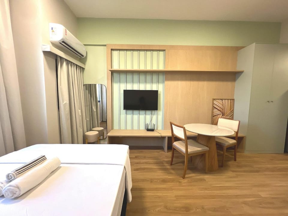 Bed, TV and multimedia, Photo of the whole room