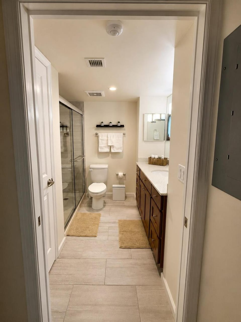 Luxury Downtown Escape Pool, Spa and Cafe Apartment in Fort Myers