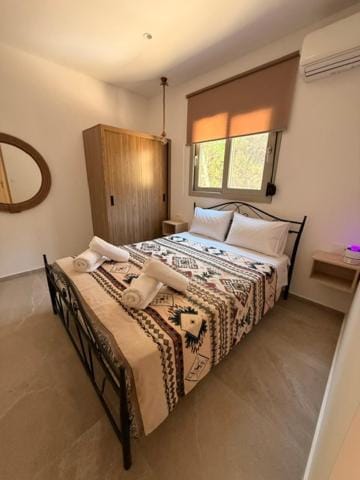 Bed, Bedroom, towels, wardrobe